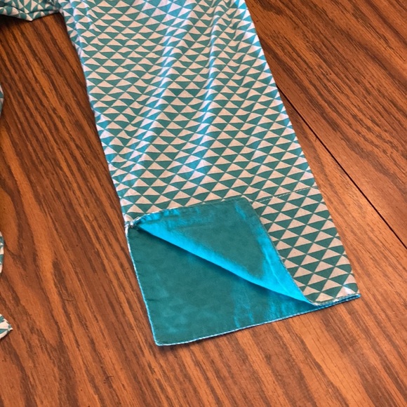 Turquoise and White Split Neck Geometric Print Tunic - Size Medium - Picture 7 of 8